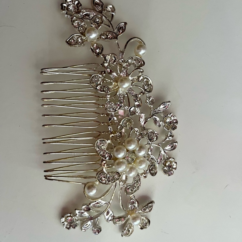 Elegant Silver Floral Hair Comb